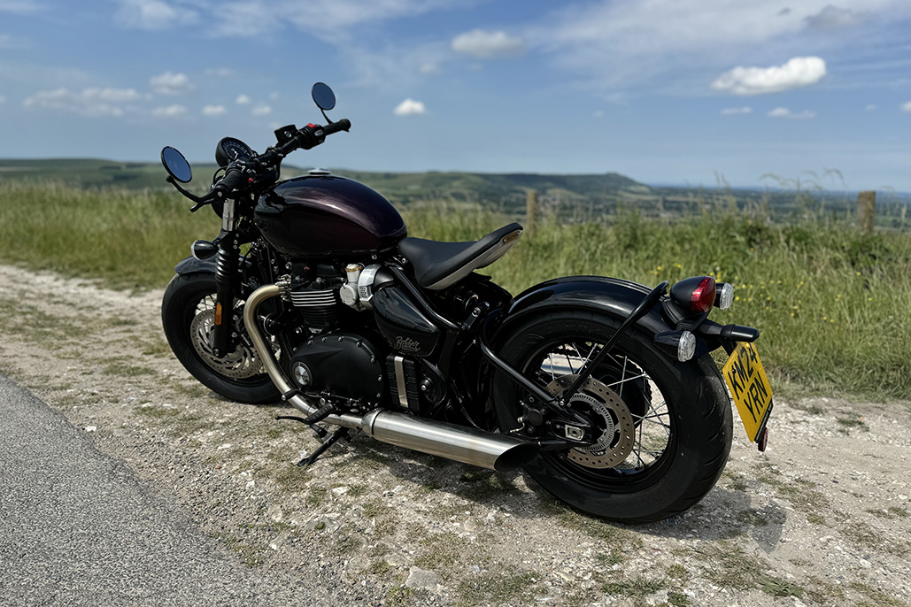 Triumph Bobber Stealth - Is This The Most Beautiful Bike Available Now?